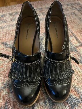 Black Patent Leather Kiltie Heels with Contrast Stitching
